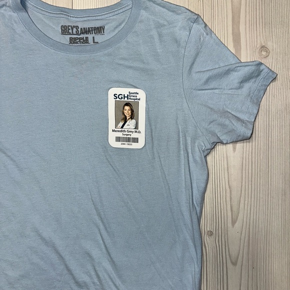 Grey's Anatomy Light Blue Women's Short Sleeve Tee - Picture 2 of 4